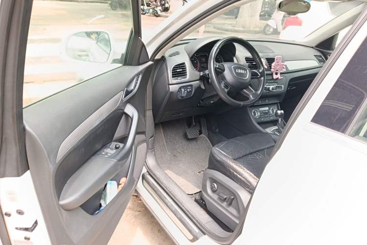 Used Audi Q3 2013 35 TFSI Ambition Edition Driver Seat