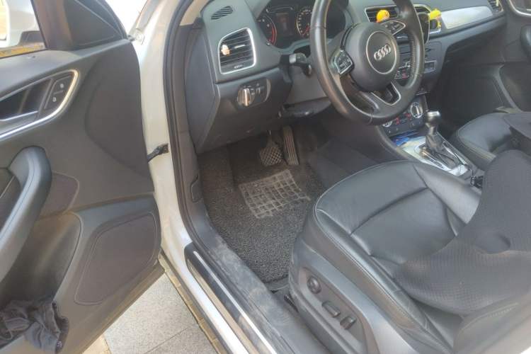 Used Audi Q3 2013 35 TFSI quattro Technology Edition Driver Seat