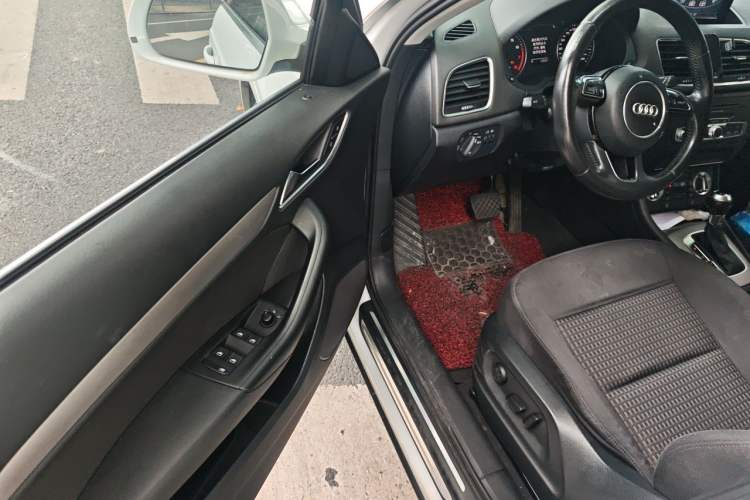 Used Audi Q3 2013 35 TFSI Ambition Edition Driver Seat