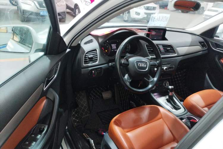Used Audi Q3 2013 35 TFSI Ambition Edition Driver Seat