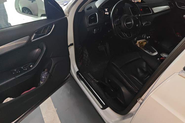 Used Audi Q3 2013 35 TFSI Comfort Model Driver Seat