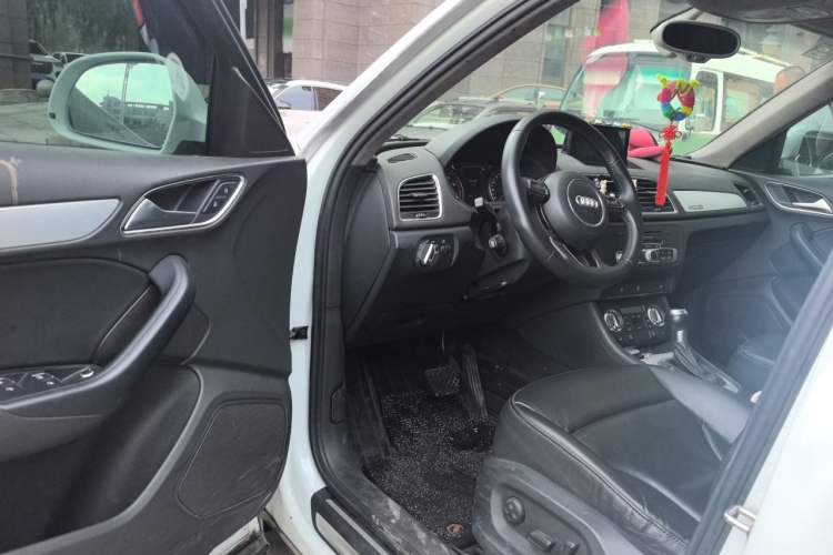 Used Audi Q3 2013 35 TFSI quattro Comfort Model Driver Seat