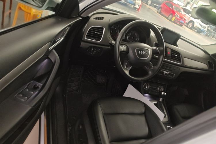 Used Audi Q3 2013 35 TFSI Ambition Edition Driver Seat