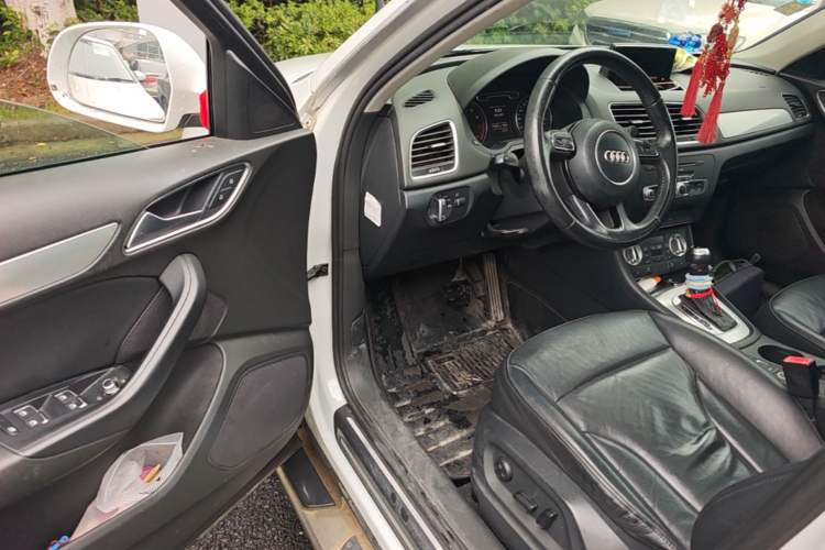 Used Audi Q3 2013 35 TFSI Comfort Model Driver Seat