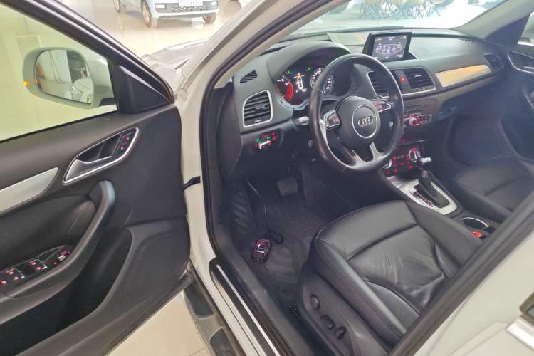 Used Audi Q3 2013 35 TFSI Comfort Model Driver Seat