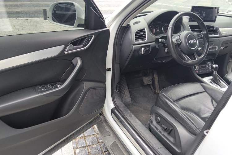 Used Audi Q3 2013 35 TFSI Comfort Model Driver Seat