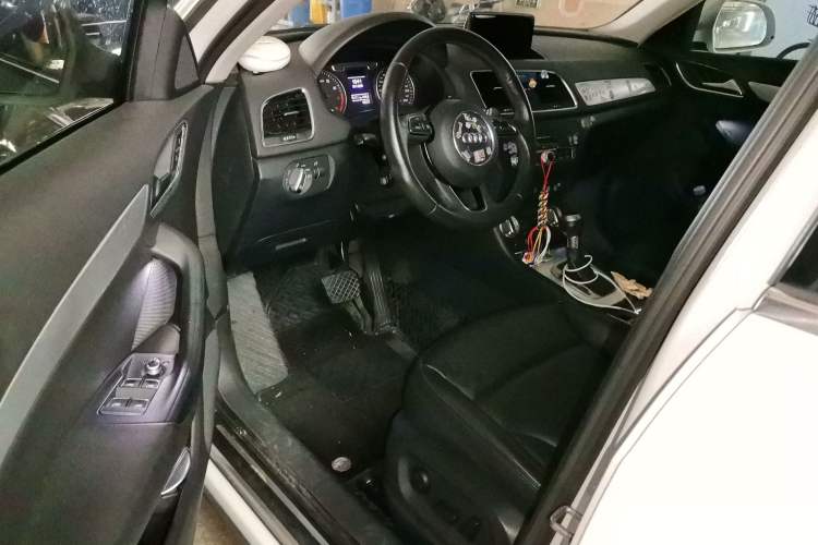 Used Audi Q3 2013 35 TFSI Comfort Model Driver Seat