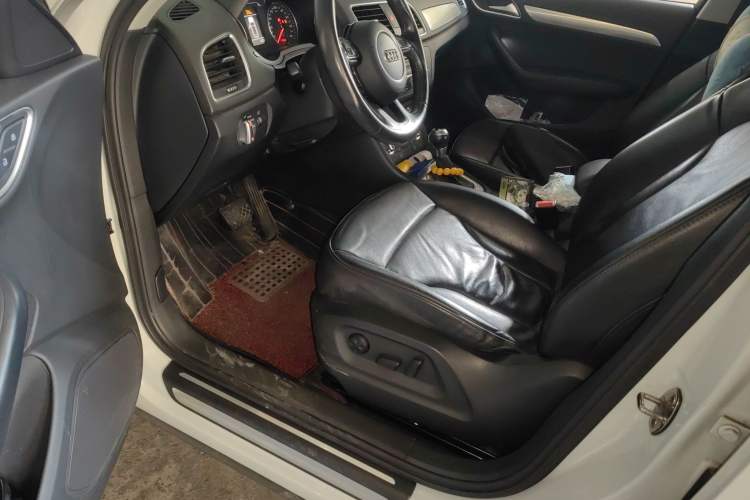 Used Audi Q3 2013 35 TFSI Comfort Model Driver Seat