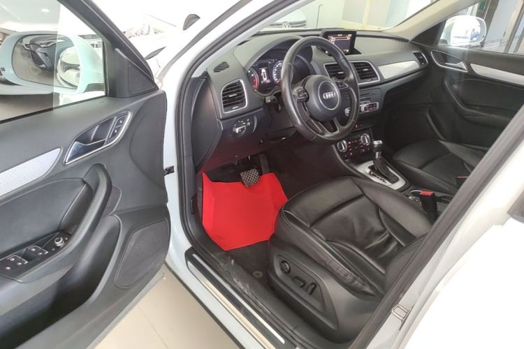 Used Audi Q3 2013 35 TFSI Comfort Model Driver Seat