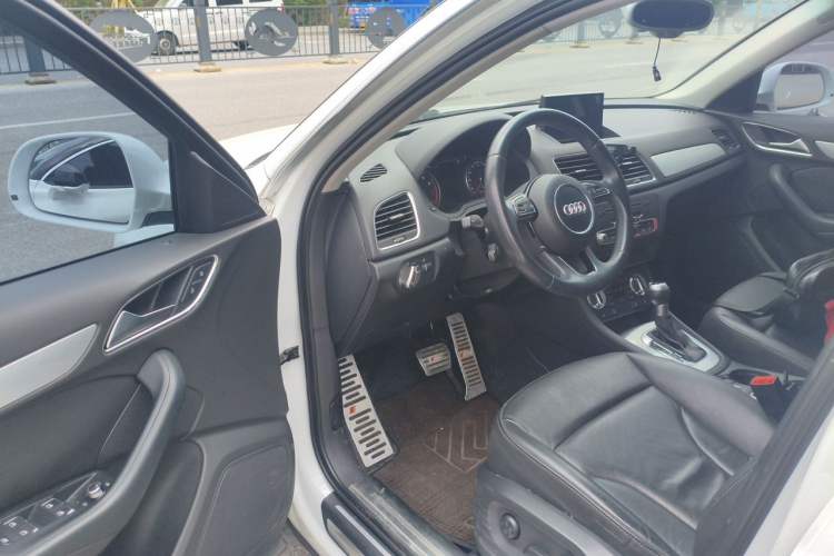 Used Audi Q3 2013 35 TFSI Comfort Model Driver Seat