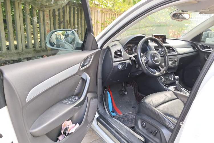 Used Audi Q3 2013 35 TFSI Ambition Edition Driver Seat