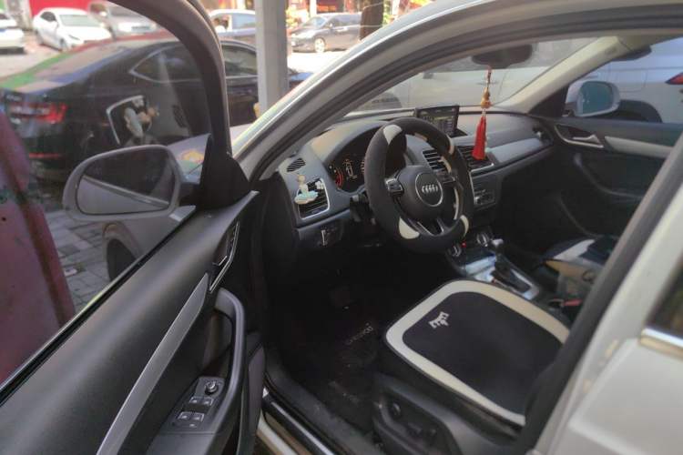 Used Audi Q3 2013 35 TFSI Comfort Model Driver Seat