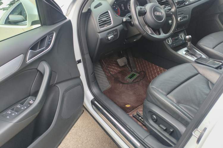 Used Audi Q3 2013 35 TFSI quattro Technology Edition Driver Seat