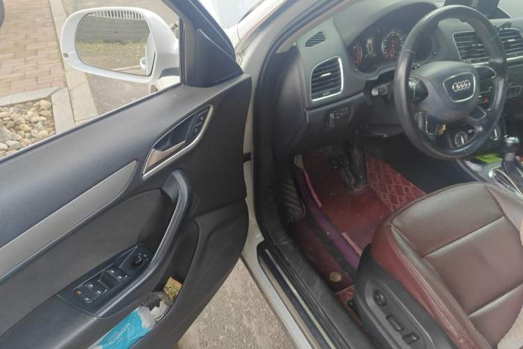 Used Audi Q3 2013 35 TFSI Ambition Edition Driver Seat