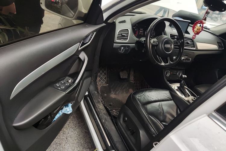 Used Audi Q3 2013 35 TFSI Ambition Edition Driver Seat