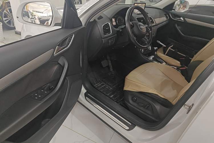 Used Audi Q3 2013 35 TFSI Ambition Edition Driver Seat