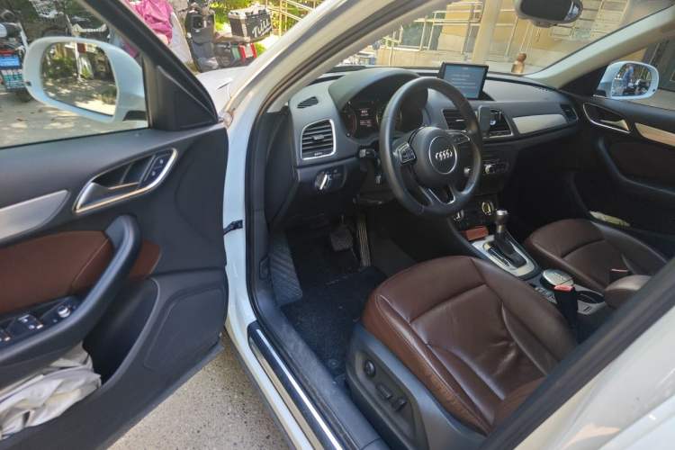 Used Audi Q3 2013 35 TFSI Comfort Model Driver Seat