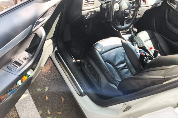 Used Audi Q3 2013 35 TFSI Comfort Model Driver Seat