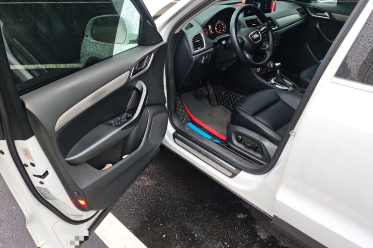 Used Audi Q3 2013 35 TFSI Ambition Edition Driver Seat