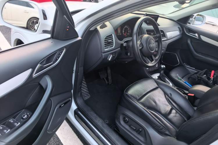Used Audi Q3 2013 40 TFSI quattro Luxury Model Driver Seat