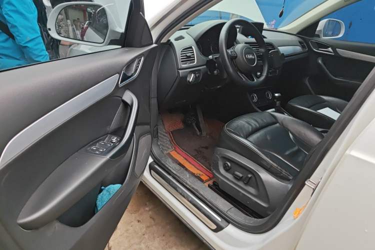 Used Audi Q3 2013 35 TFSI Comfort Model Driver Seat