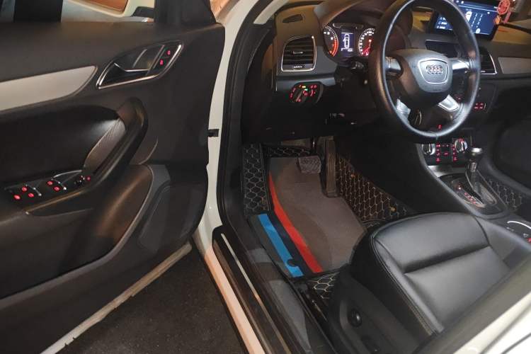 Used Audi Q3 2013 35 TFSI Ambition Edition Driver Seat