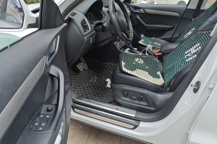 Used Audi Q3 2013 35 TFSI Ambition Edition Driver Seat