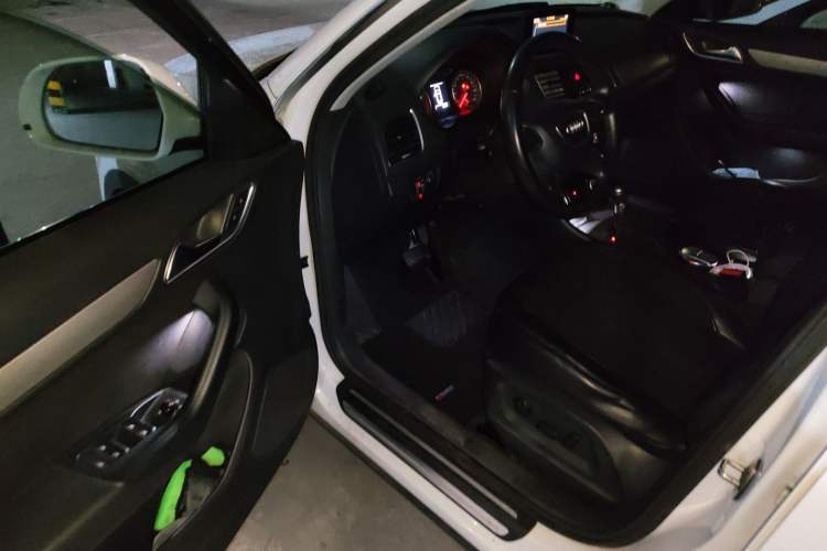Used Audi Q3 2013 35 TFSI Ambition Edition Driver Seat