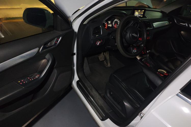 Used Audi Q3 2013 35 TFSI Comfort Model Driver Seat