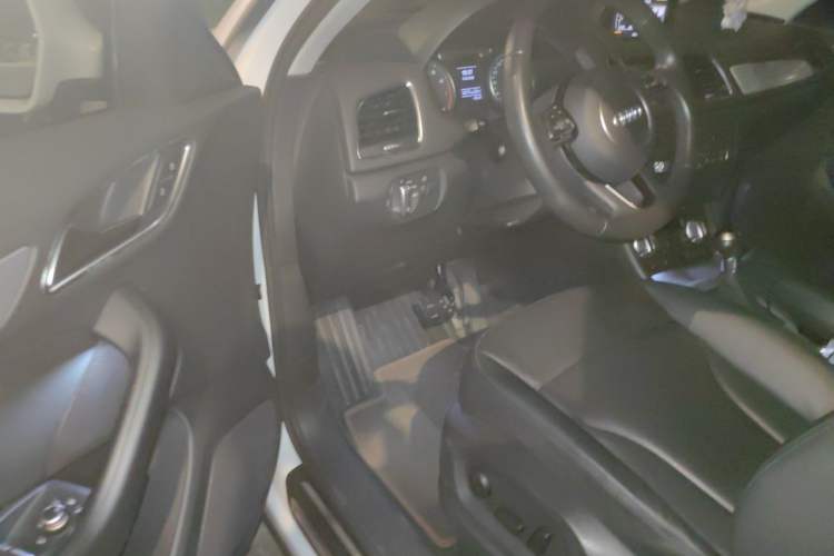 Used Audi Q3 2013 35 TFSI Ambition Edition Driver Seat