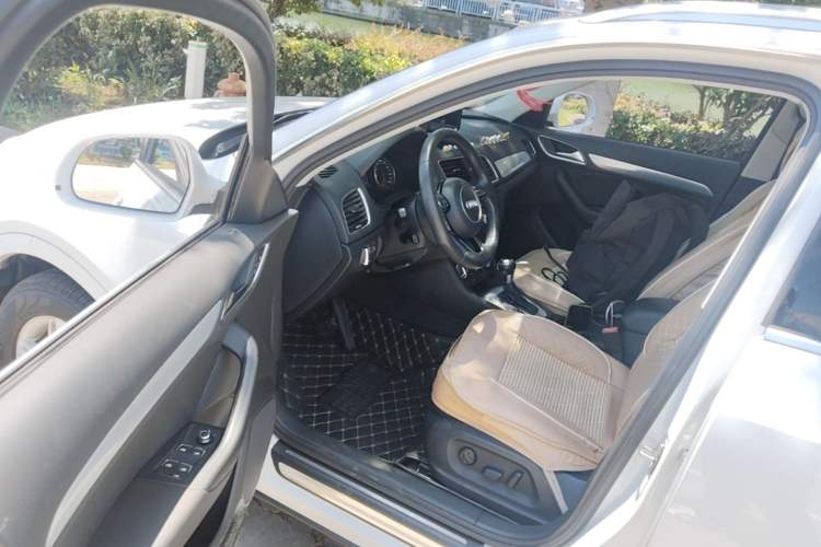 Used Audi Q3 2013 35 TFSI Comfort Model Driver Seat