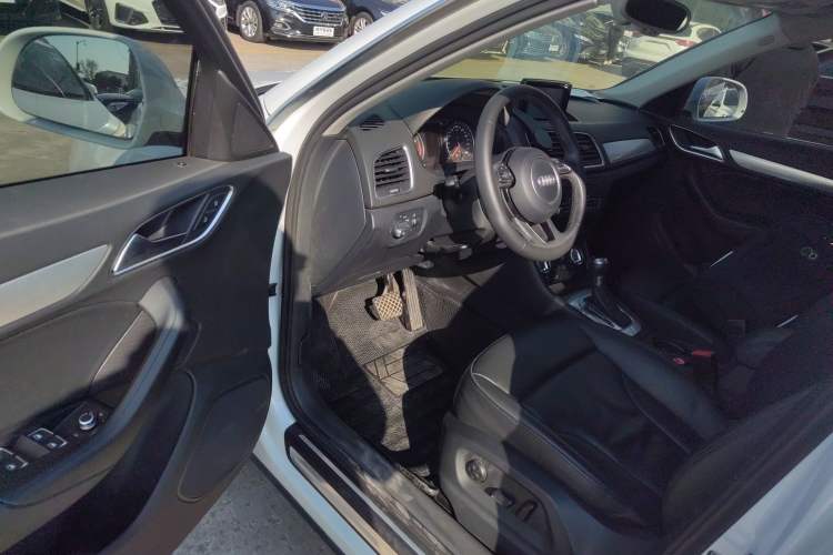 Used Audi Q3 2013 35 TFSI quattro Technology Edition Driver Seat