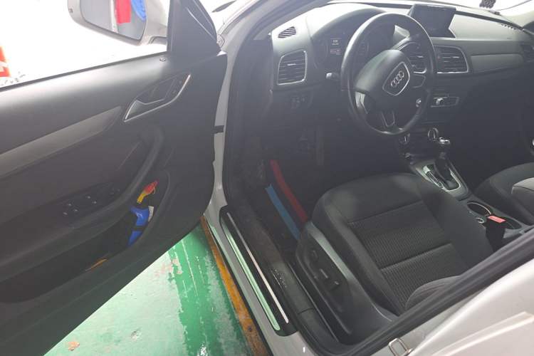Used Audi Q3 2013 35 TFSI Ambition Edition Driver Seat