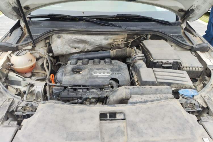 Used Audi Q3 2013 35 TFSI quattro Comfort Model Engine Bay