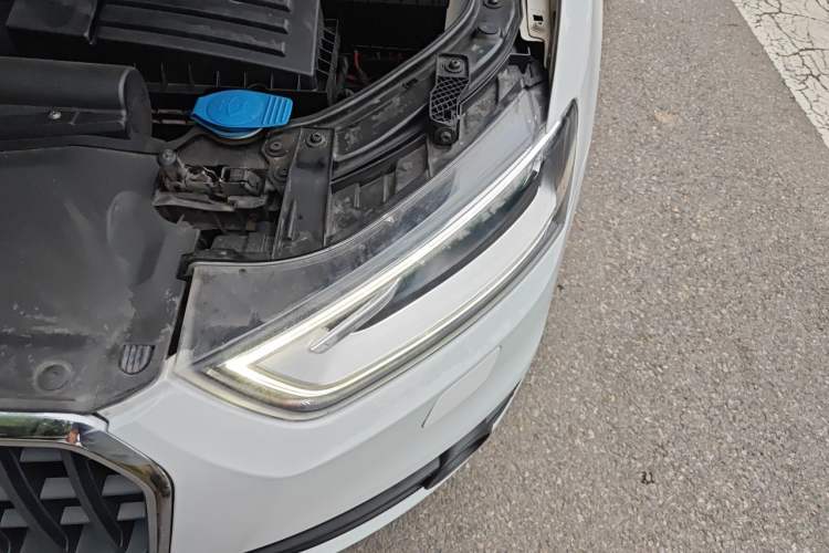 Used Audi Q3 2013 40 TFSI quattro Luxury Model Engine Bay Left