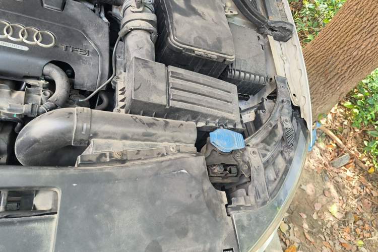 Used Audi Q3 2013 35 TFSI Comfort Model Engine Bay Left