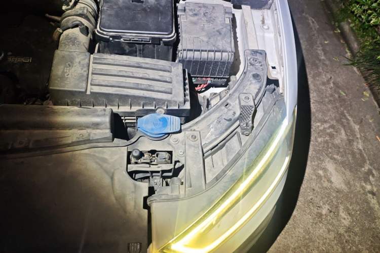 Used Audi Q3 2013 35 TFSI Comfort Model Engine Bay Left