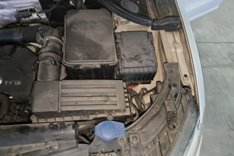 Used Audi Q3 2013 35 TFSI Comfort Model Engine Bay Left