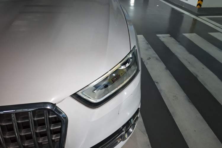 Used Audi Q3 2013 35 TFSI Comfort Model Engine Bay Left