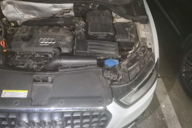 Used Audi Q3 2013 35 TFSI Comfort Model Engine Bay Left