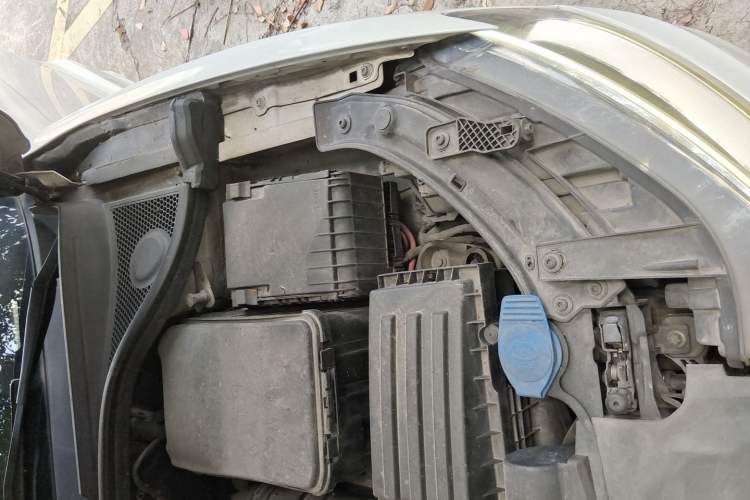 Used Audi Q3 2013 35 TFSI Comfort Model Engine Bay Left