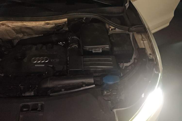 Used Audi Q3 2013 35 TFSI quattro Technology Edition Engine Bay Left