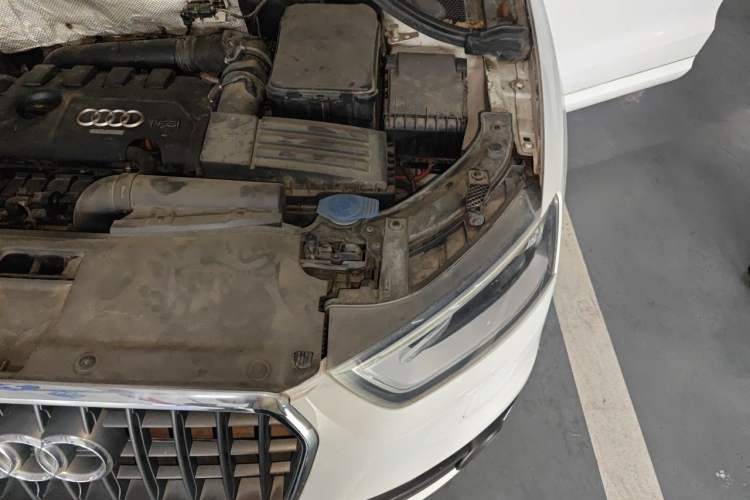 Used Audi Q3 2013 35 TFSI Comfort Model Engine Bay Left