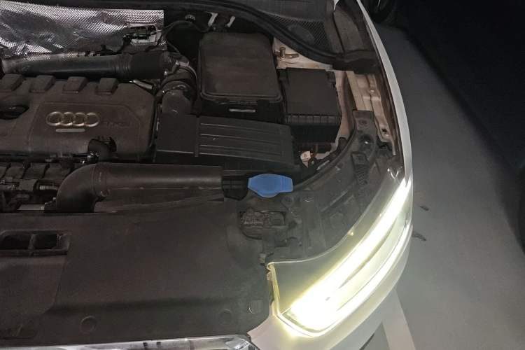 Used Audi Q3 2013 35 TFSI quattro Technology Edition Engine Bay Left