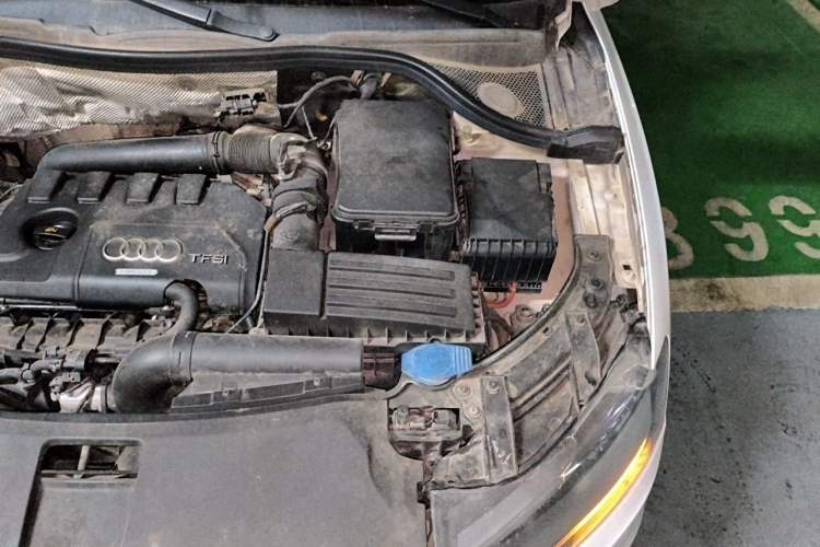 Used Audi Q3 2013 35 TFSI Comfort Model Engine Bay Left