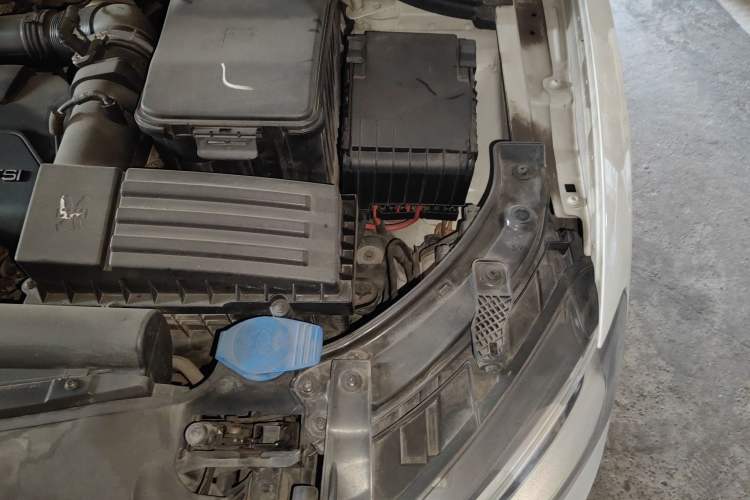 Used Audi Q3 2013 35 TFSI Comfort Model Engine Bay Left