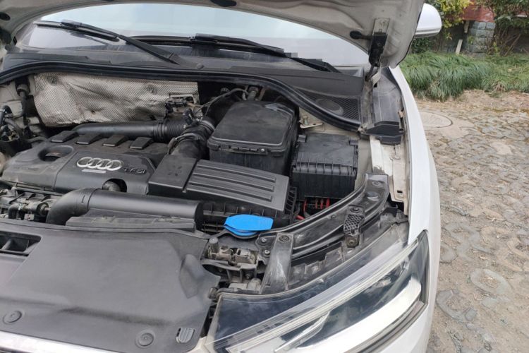 Used Audi Q3 2013 35 TFSI Comfort Model Engine Bay Left
