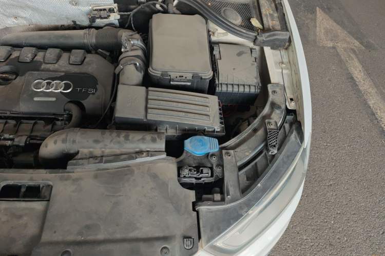 Used Audi Q3 2013 35 TFSI Comfort Model Engine Bay Left
