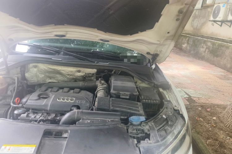 Used Audi Q3 2013 35 TFSI Comfort Model Engine Bay Left