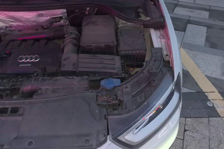 Used Audi Q3 2013 35 TFSI Comfort Model Engine Bay Left